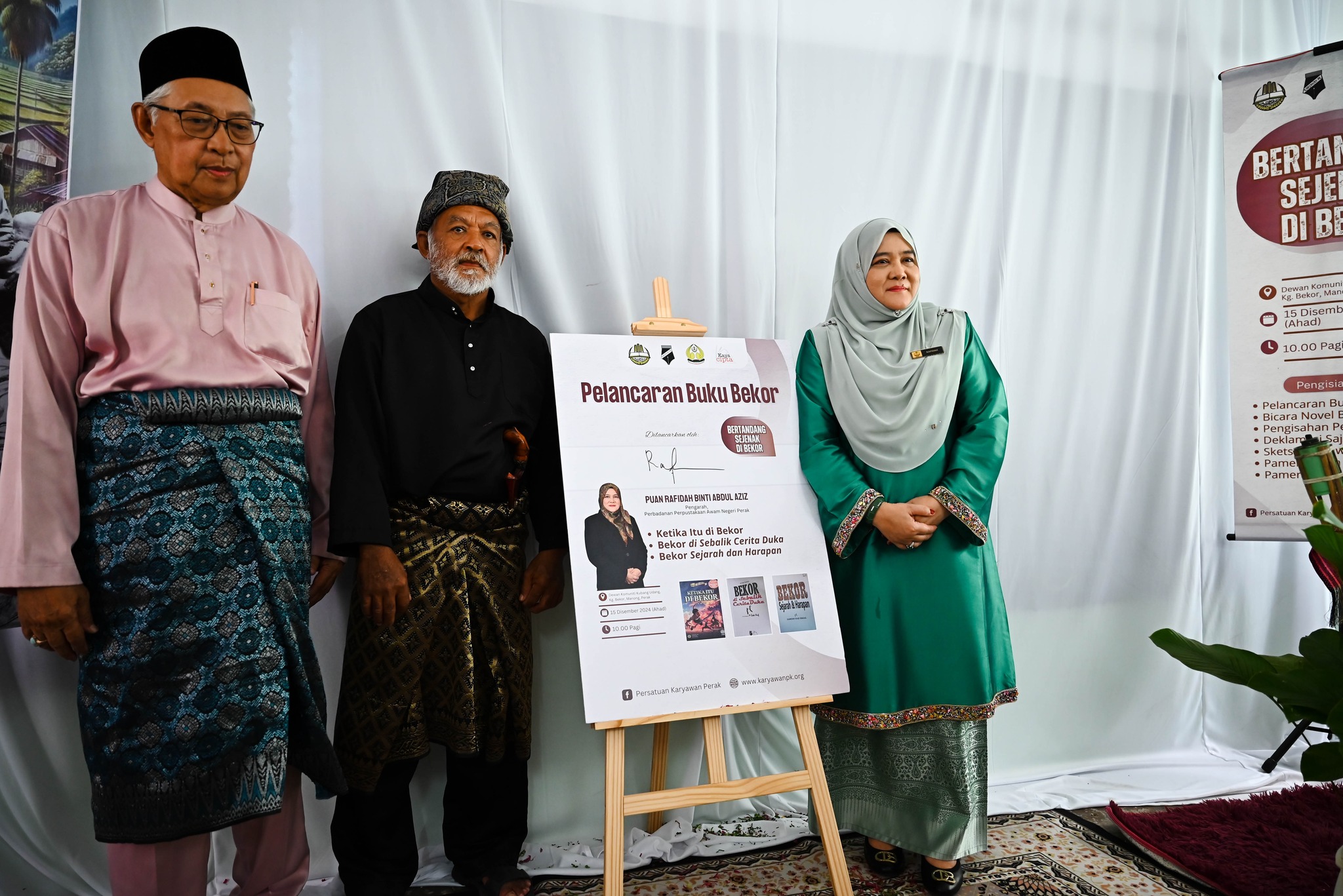 PENGARAH PERBADANAN PERPUSTAKAAN AWAM NEGERI PERAK, PUAN RAFIDAH BINTI ABDUL AZIZ MERASMIKAN PELUNCURAN BUKU BEKOR.