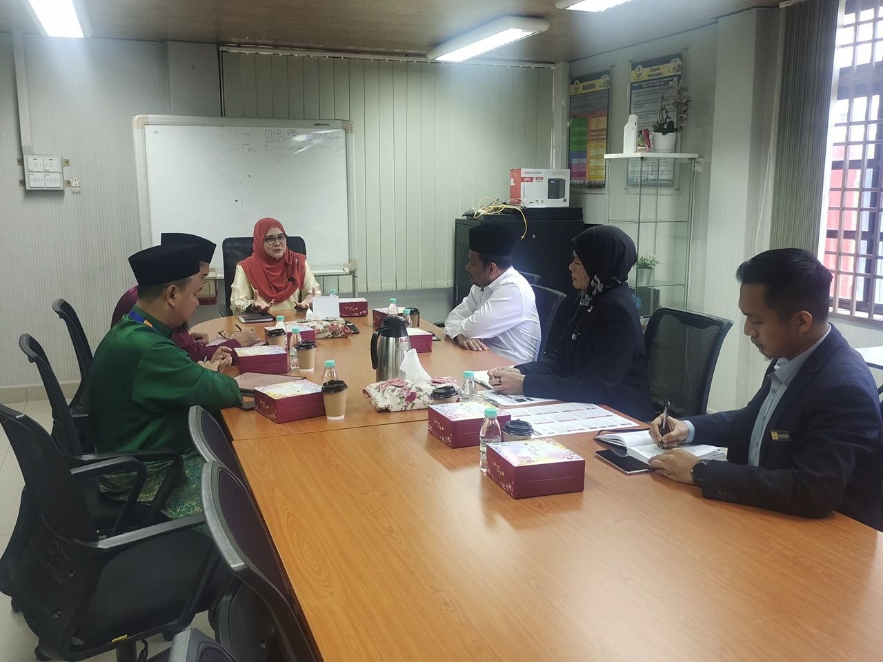 MESYUARAT KERJASAMA SEKTOR SUMBER TEKNOLOGI PENDIDIKAN, JABATAN PENDIDIKAN NEGERI PERAK BERSAMA PERBADANAN PERPUSTAKAAN AWAM NEGERI PERAK